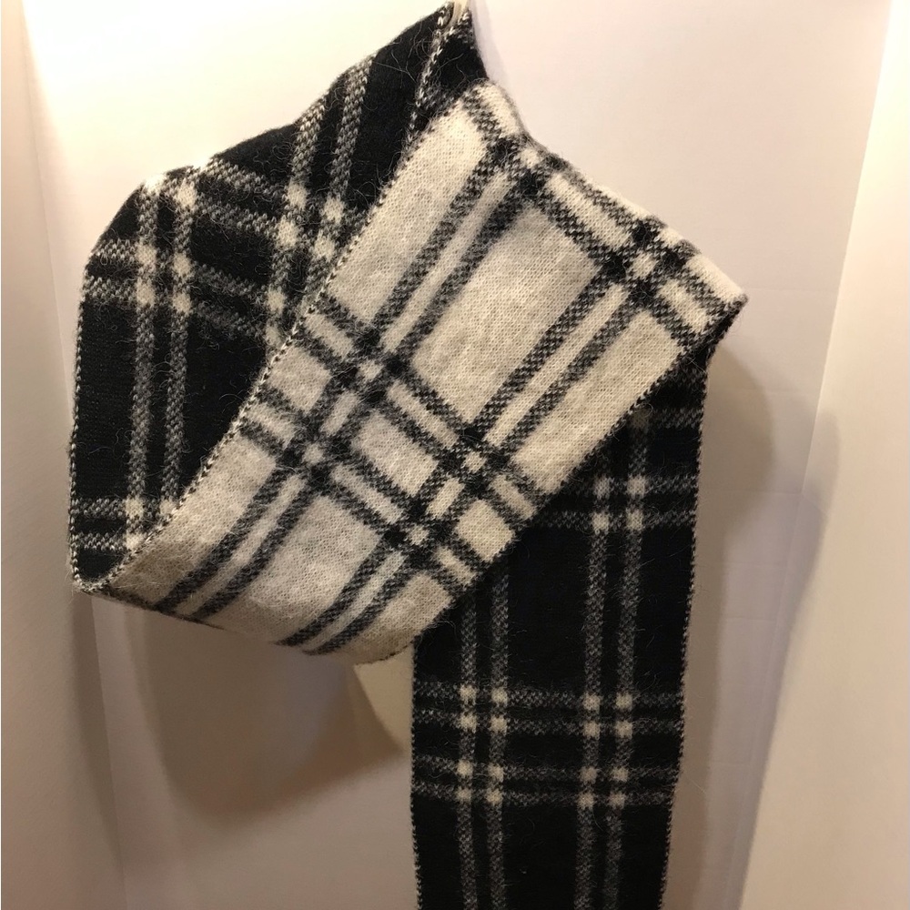 Varma 100% Icelandic Wool Scarf. 84” long. NWT.